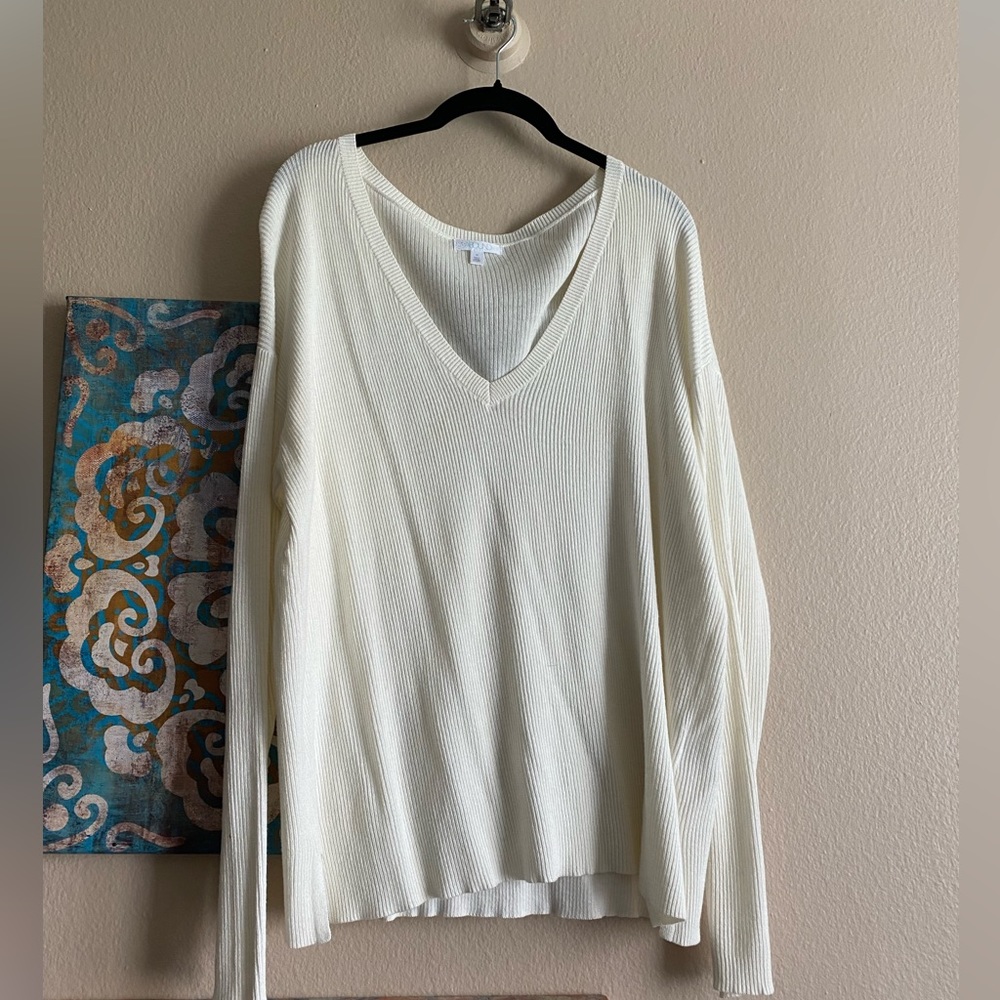 Long sleeve, thin white sweater